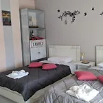 Nikol & Stella's House Daire