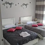 Nikol & Stella's House Apartment *