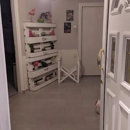 Nikol & Stella's House Apartment