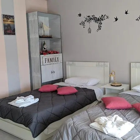 Nikol & Stella's House Apartment