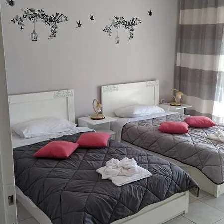 Nikol & Stella's House Apartment *