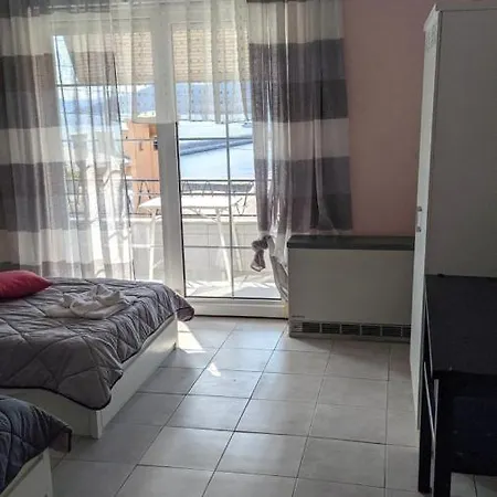 Nikol & Stella's House Apartment *