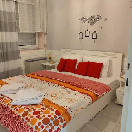 شقة Nikol & Stella's House