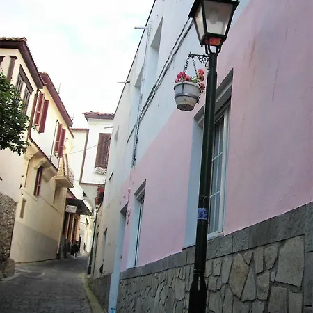 Nikol & Stella's House Apartment