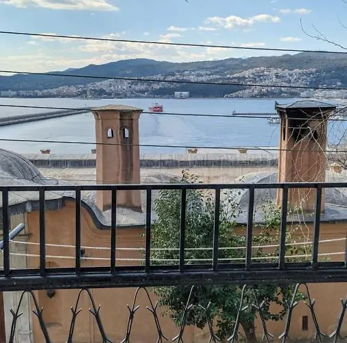 Nikol & Stella's House Apartment *