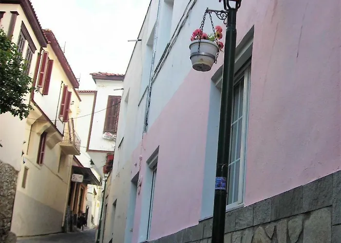 Nikol & Stella's House Apartment